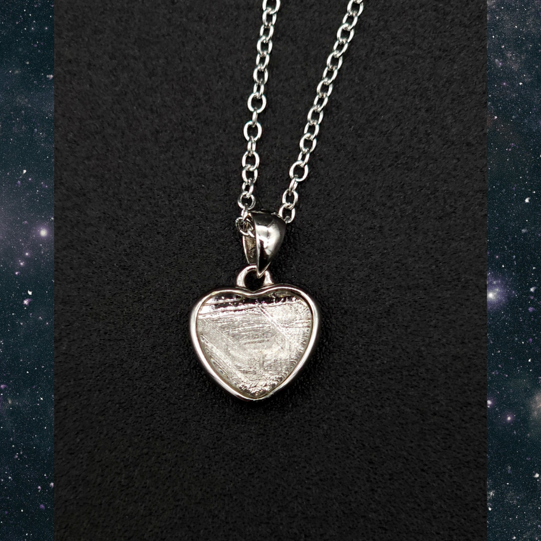 Munionalusta Pendant Necklace - Heart shape